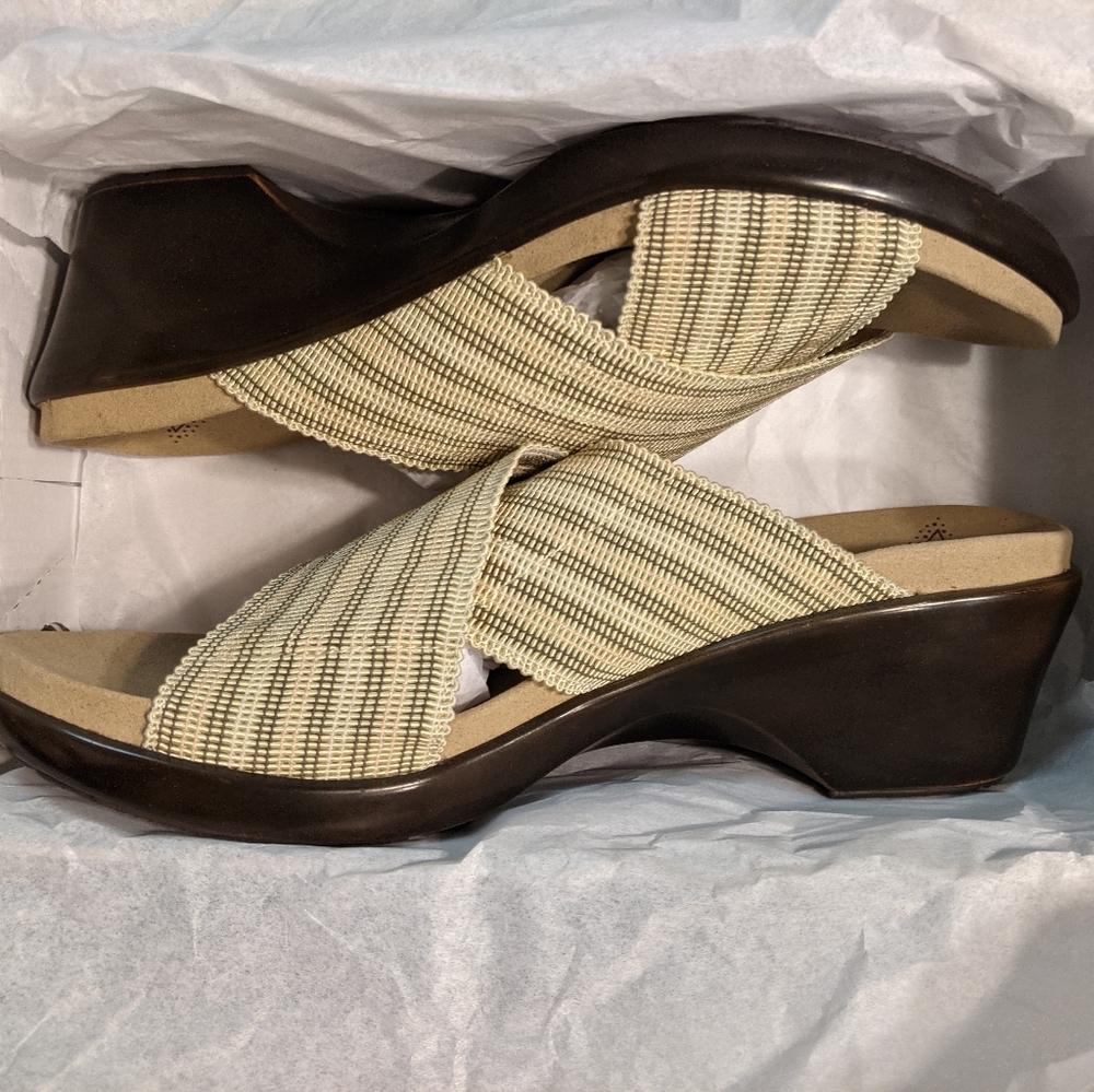 NIB Umberto Raffini Niche Sandals 42